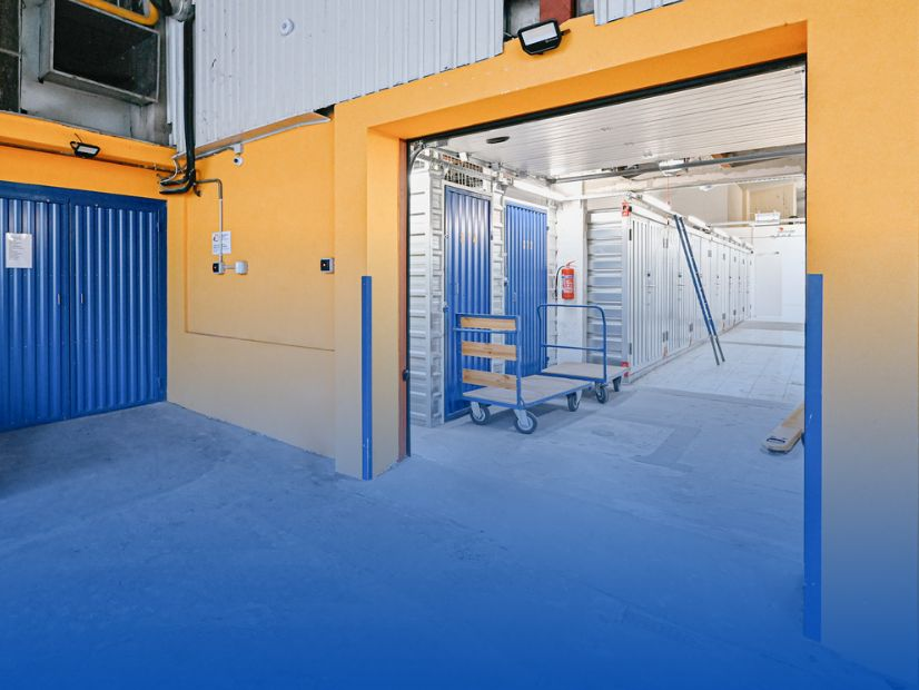 Self Store tárolók 11. kerület - garázskapu beálló